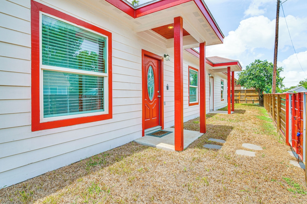 2 Mi to Family Attractions: Brownsville Cottage!