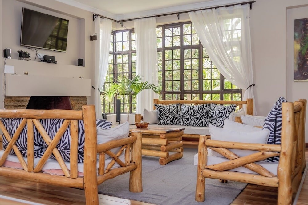 Lux Suites Enkarsis Bungalow Kisaju