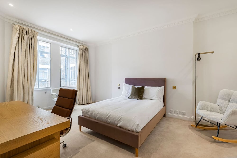 Luxury 3BR Mayfair Apartment Near Green Park