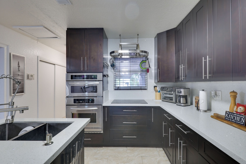 Lakefront Getaway w/ Dock Near Las Olas Beach