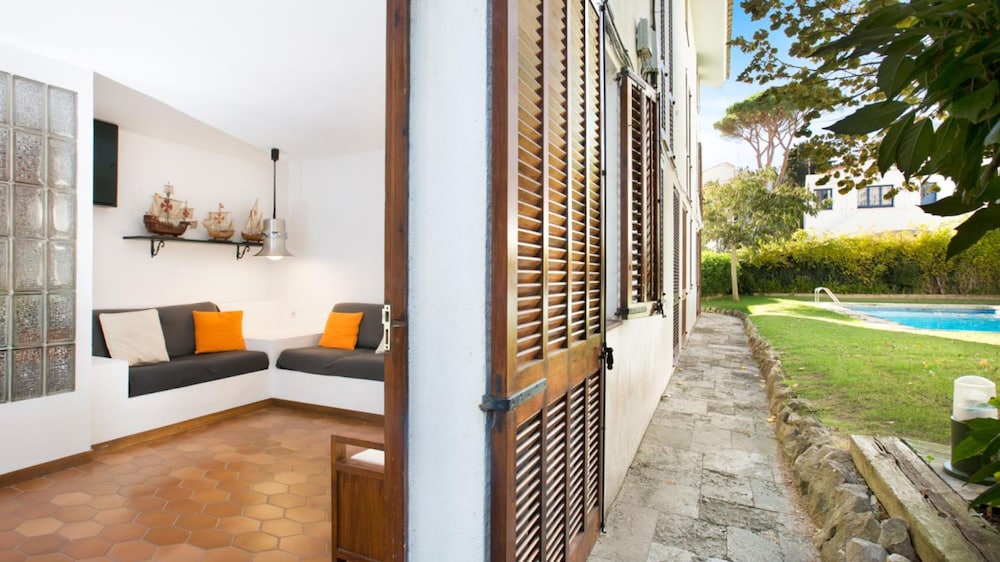 Rosamar in Llafranc With 3 Bedrooms and 2 Bathrooms