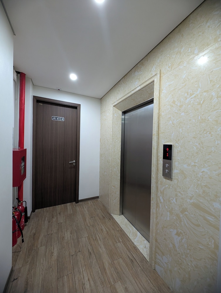 Era Apartment Lac Long Quan