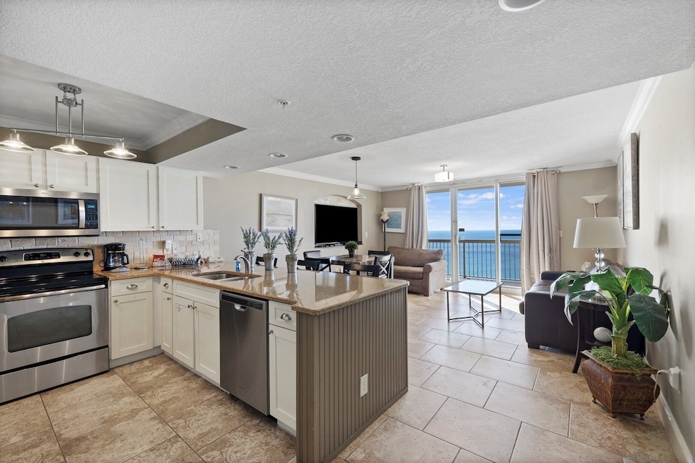 Pelican Beach 1709 1 Bedroom Condo
