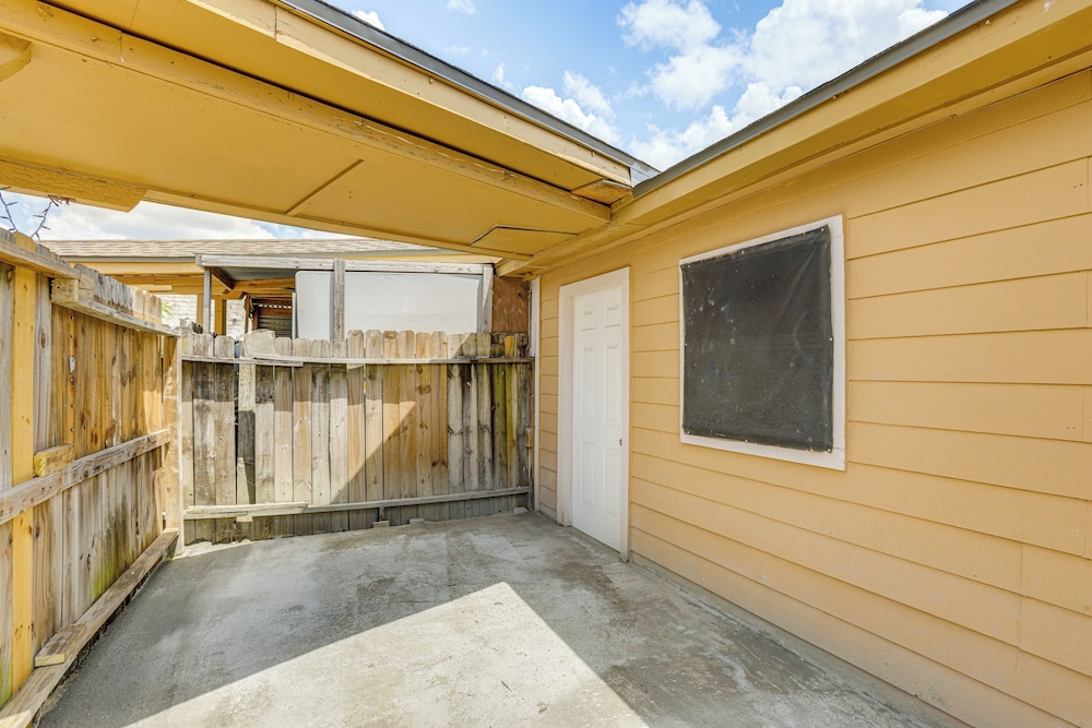 Suburban Home By Arthur Storey Park & HCA Houston!