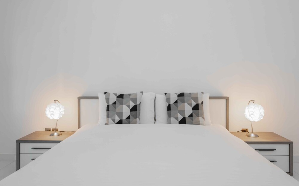 Spacious 2BR Marina Residence 4