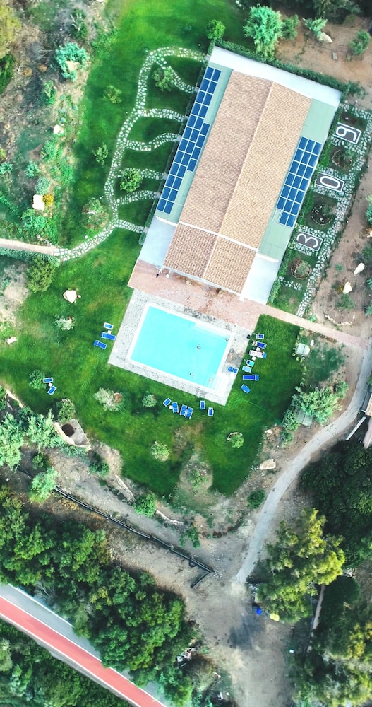 Hotel with swimming pool near Stintino