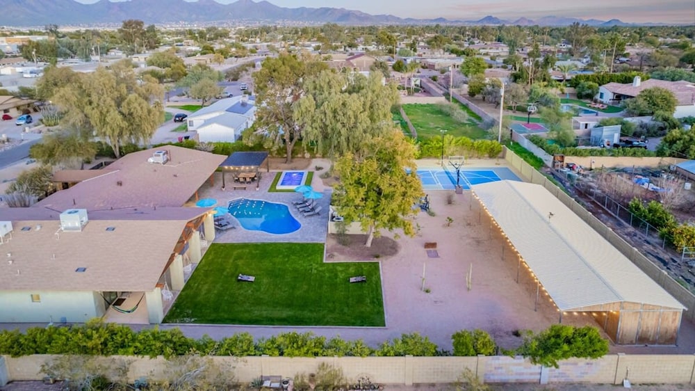 Scottsdale s Largest Hot Tub Davenport Ranch Estate