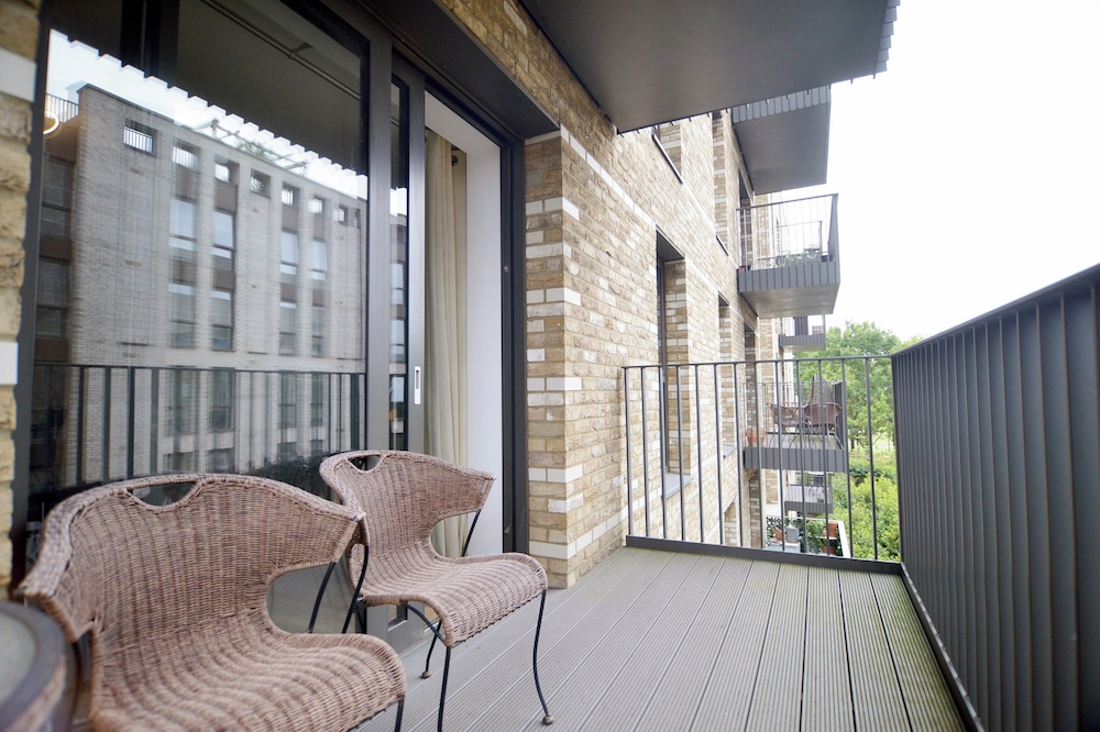 London Chic 2-bed Apartment With Stunning Views