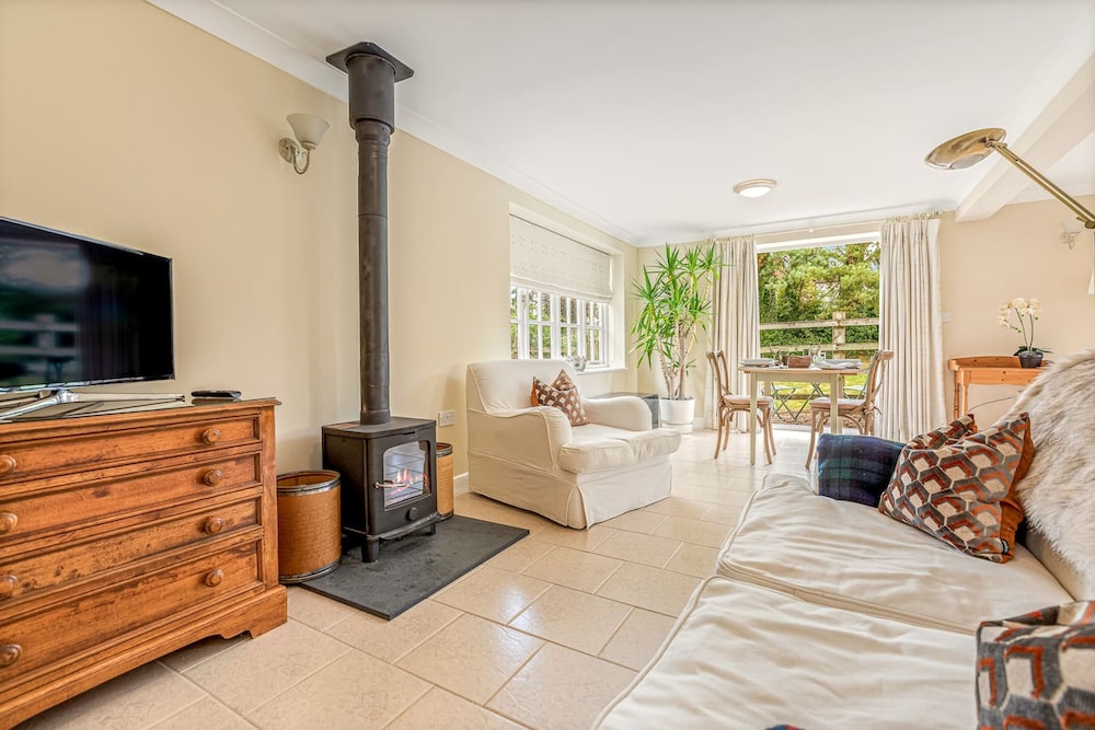 Mulberry Cottage - From 110 Per Night