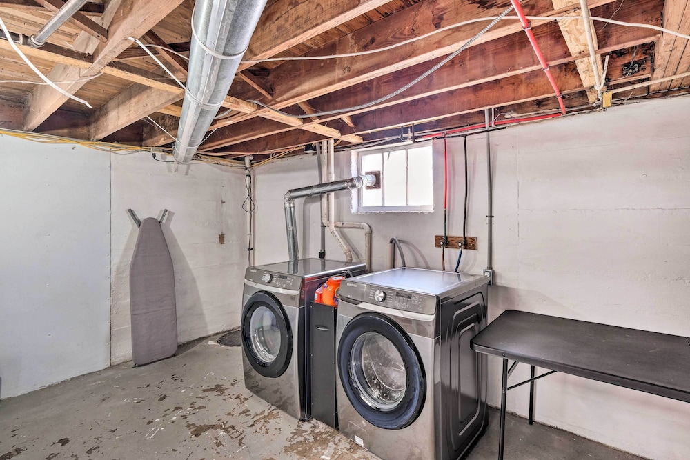 Pet-friendly Louisville Home: Near Distilleries!