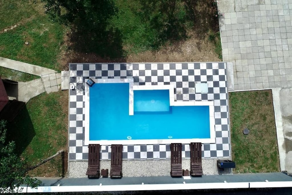 Rijeka Villa-Spacious 4BR with Pool