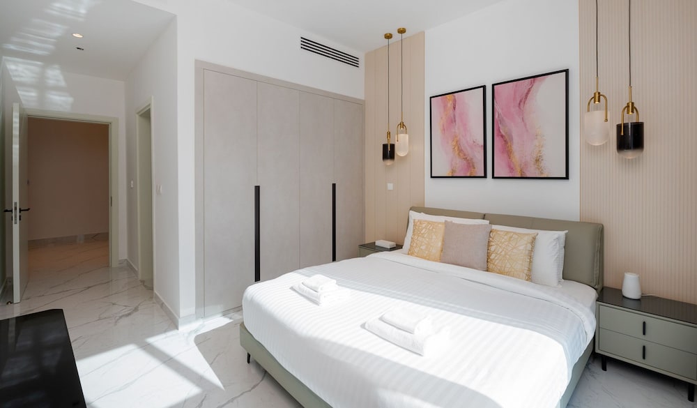 Modish Palm 3BR w Private Balcony Beach Access
