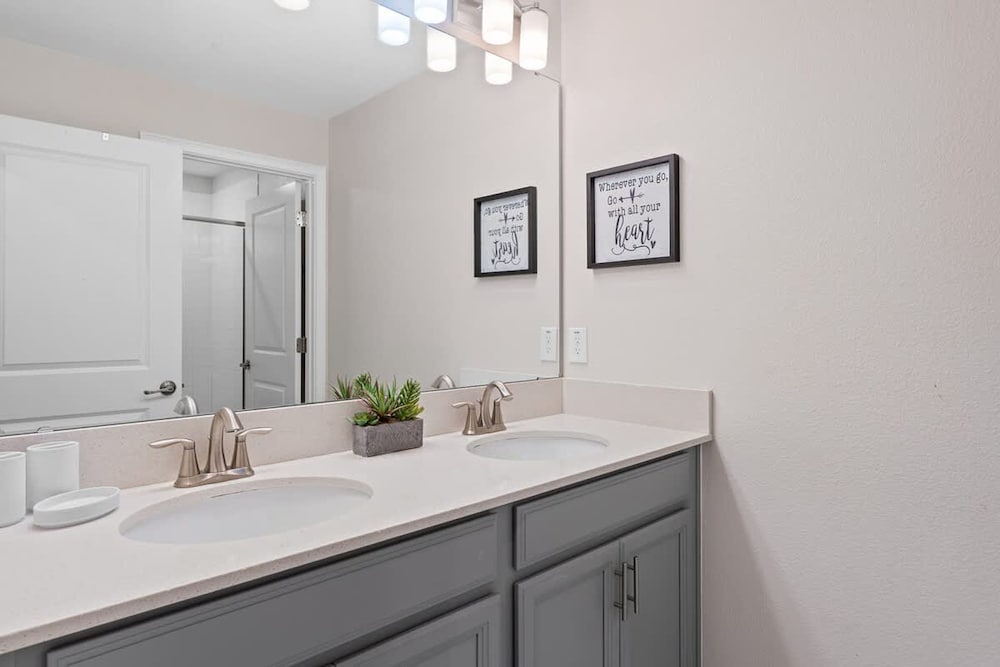 Amazing Resort Near Disney 4BR Townhome