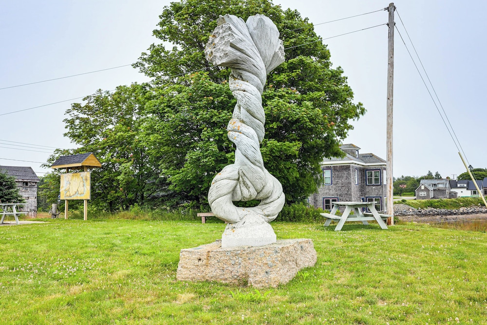 The Hideaway in Downeast Maine: Walk to Ocean