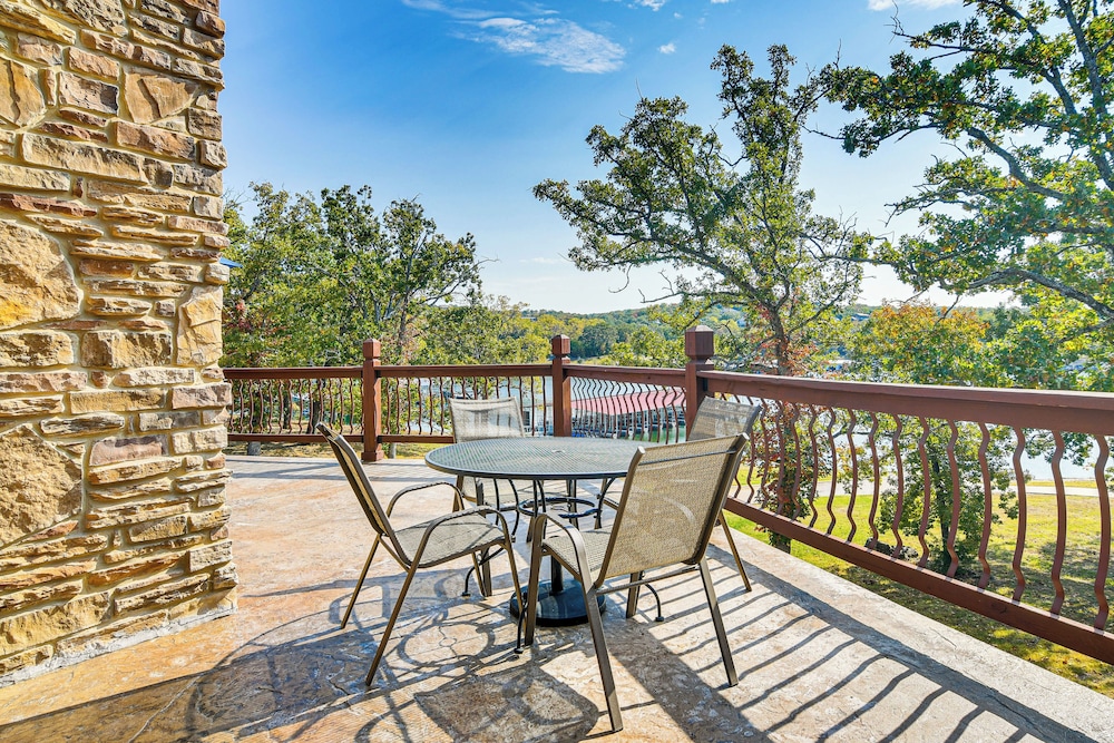 5 Mi to Silver Dollar City: Table Rock Lake Cabin! view 5