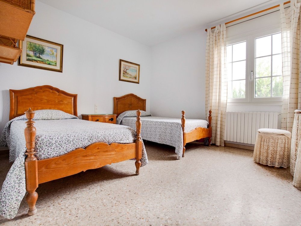 Deluxe Villa in Urbanització Bon Relax near Beach