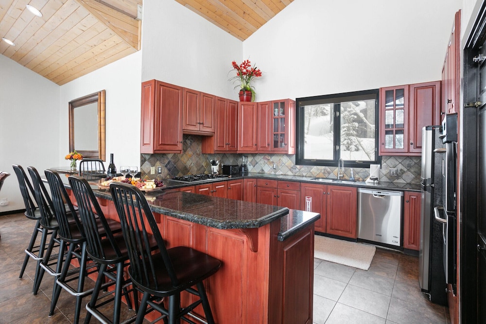 2430 Queen Esther Dr - 5 Bedroom Home with Spa 5 Home