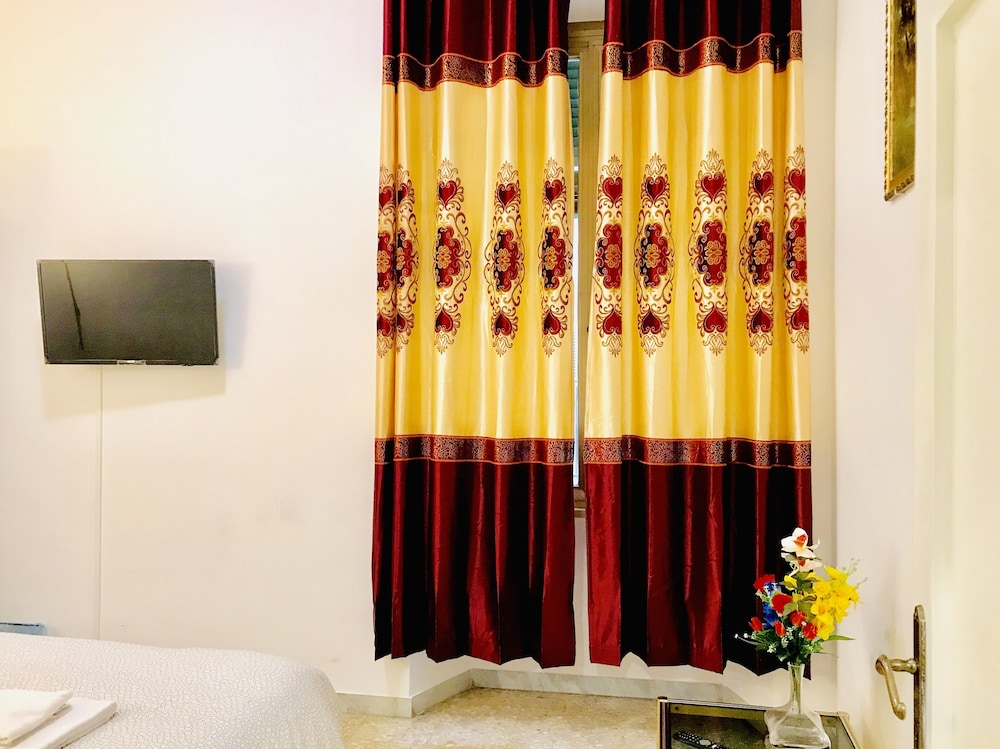 4 Bed-sleeps 8-central Rome-5 Min to Colosseum