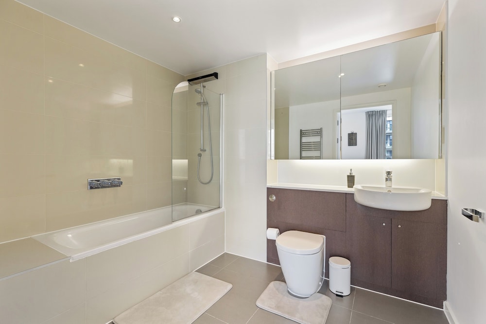 2 Bed-sleeps 4-balcony-family Friendly