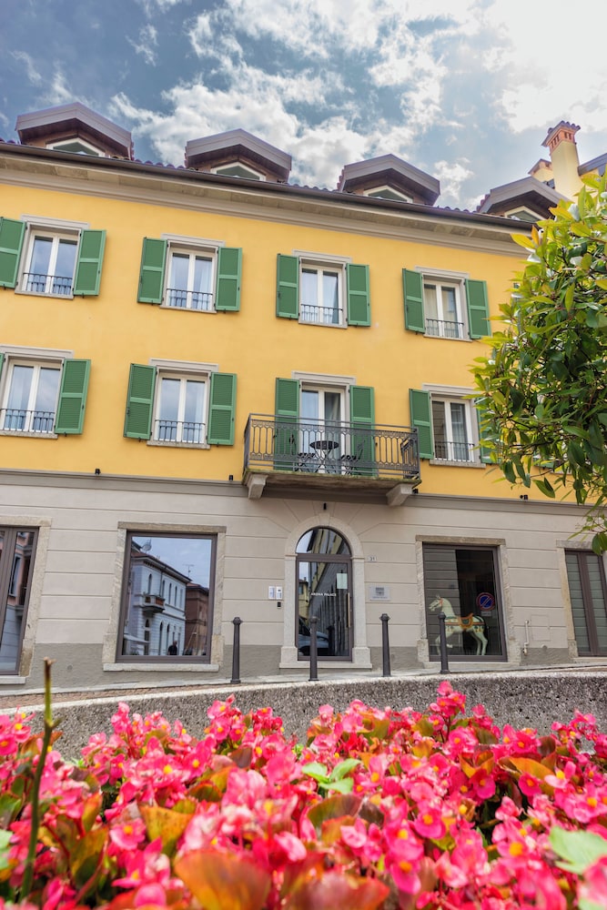 Arona Palace