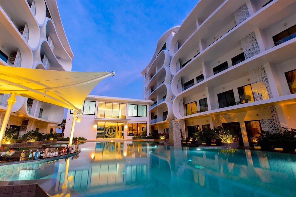 Perfect stay near Naiharn Beach UTL B126