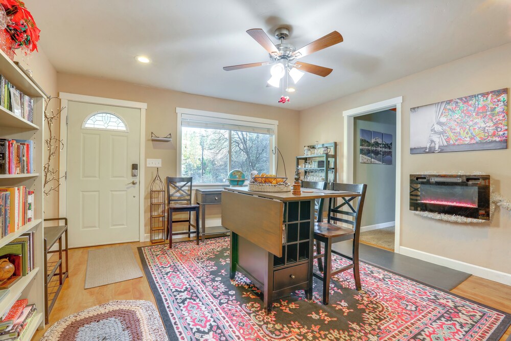 4 Mi to Dtwn Grass Valley: Forest Oasis w/ Hot Tub