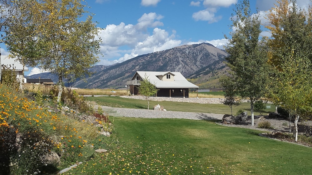 Star Valley Lodge view 4