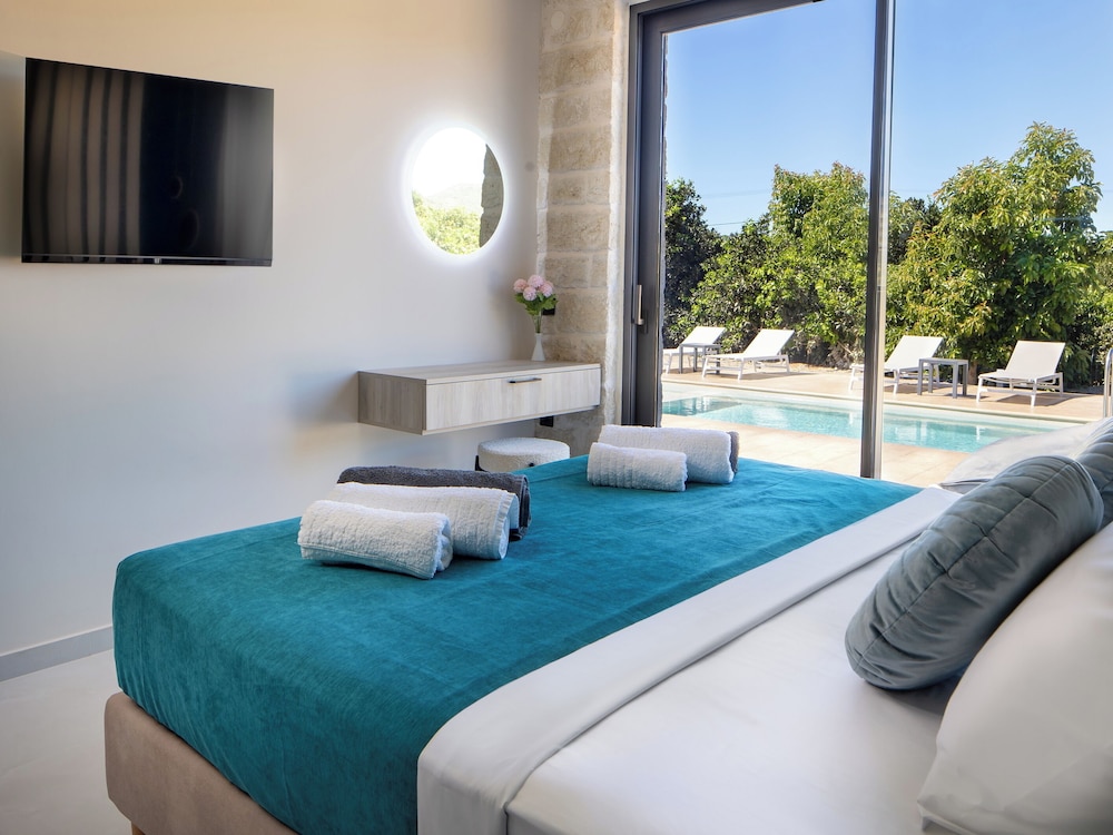 PanStel Luxury Villas - pools & jacuzzi