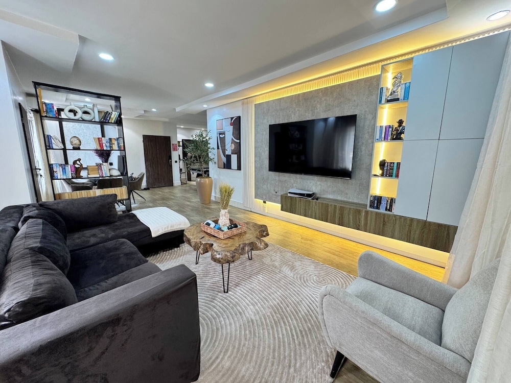 Luxury 2BR Apt Central Lekki Phase 1