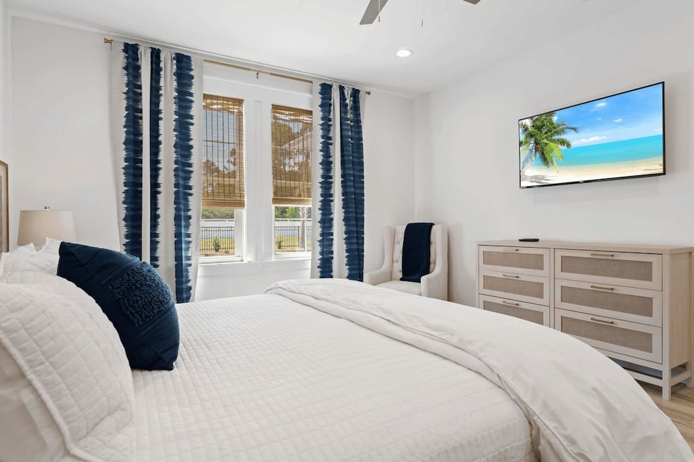 Chic Shack by Avantstay Private Pool Walk to Beach Sleeps 20