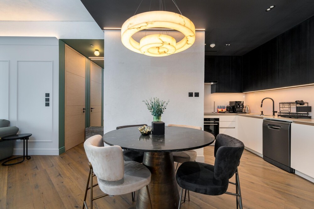 2BR 2502 Jumeirah Gate 1