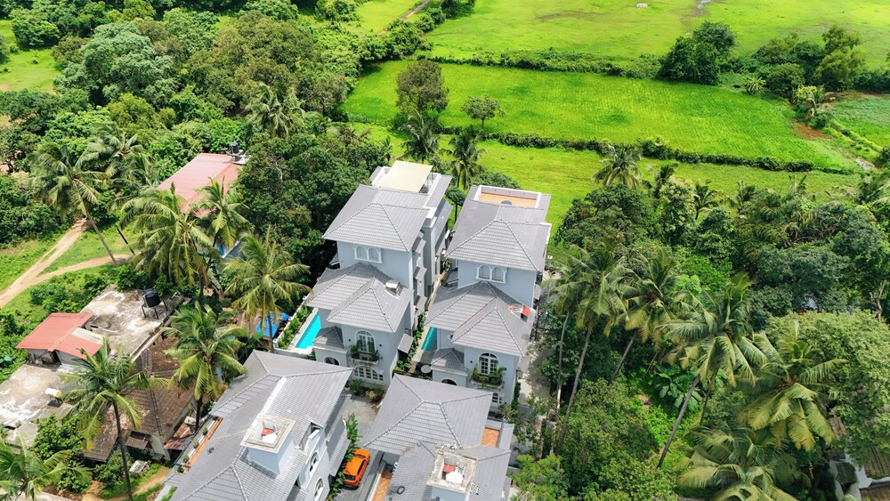Esh Cottages Birch | Hillside 4-BHK Hideaway With Lush Garden, Common Pool, & Gaming Zone