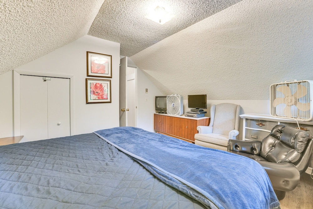 Indoor Pool Access: Cabin in Lakes of the North!