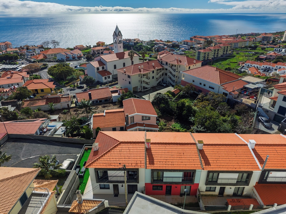 Andrade's Villa by HRM
