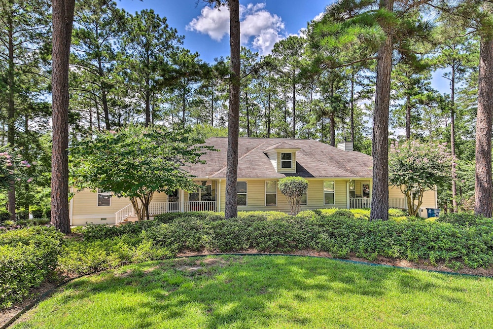 Lakefront Mccormick Gem: Deck & Golf Course Views view 2
