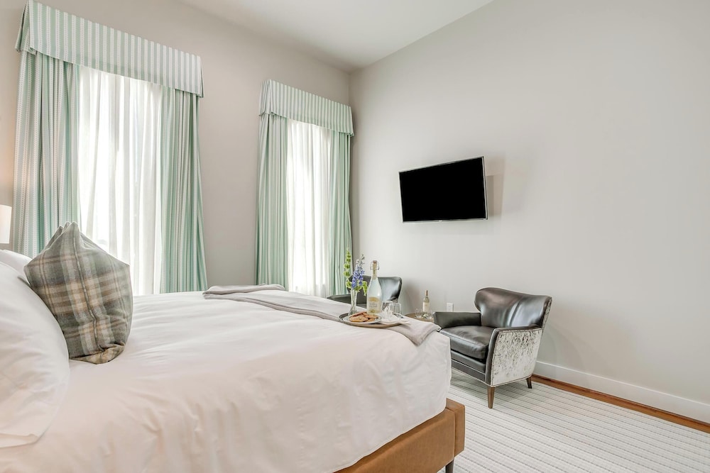 Nutt House Hotel