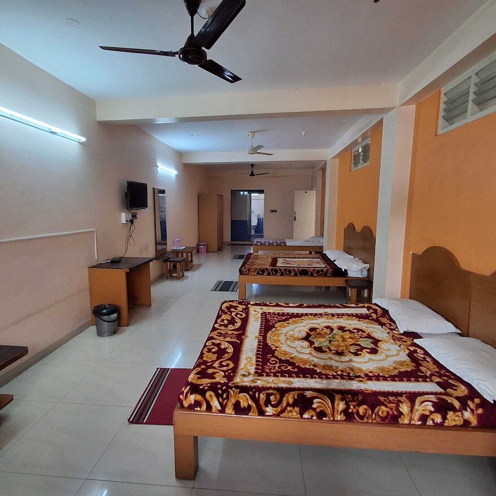 Sri Vinayaka Lodge