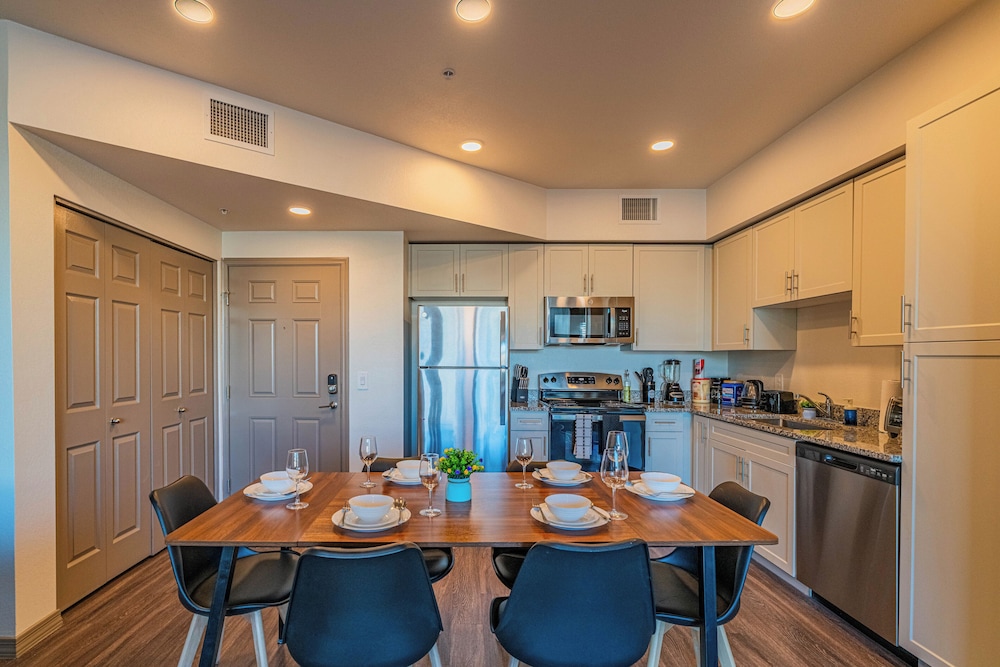 ROVE LIVING/KL - Cardinal 95
