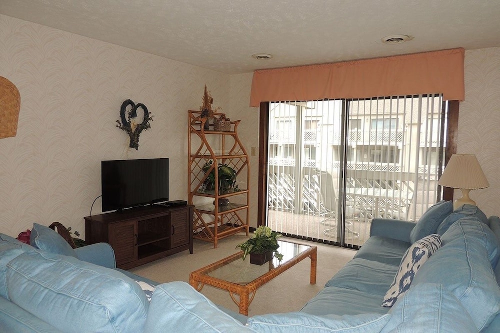 Shipwatch Pointe Ii M201 2 Bedroom Condo