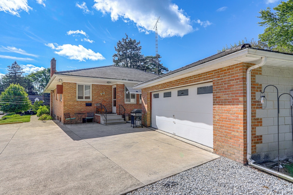 < 1 Mi to Dtwn Tiffin: Home w/ Outdoor Space!