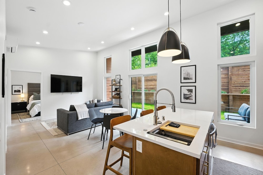 500 House - Unit D 2 Bedroom Townhouse