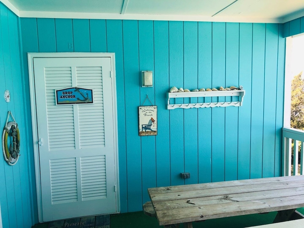 Drop Anchor - 1b 2 Bedroom Home by RedAwning - Property Image 2