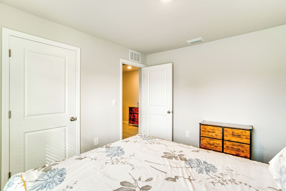 3 Mi to Port Charlotte Beach Park: Home w/ Patio!