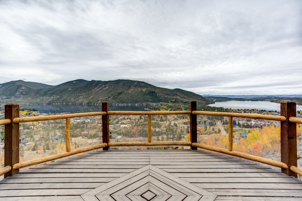 Grand Lake Lodge