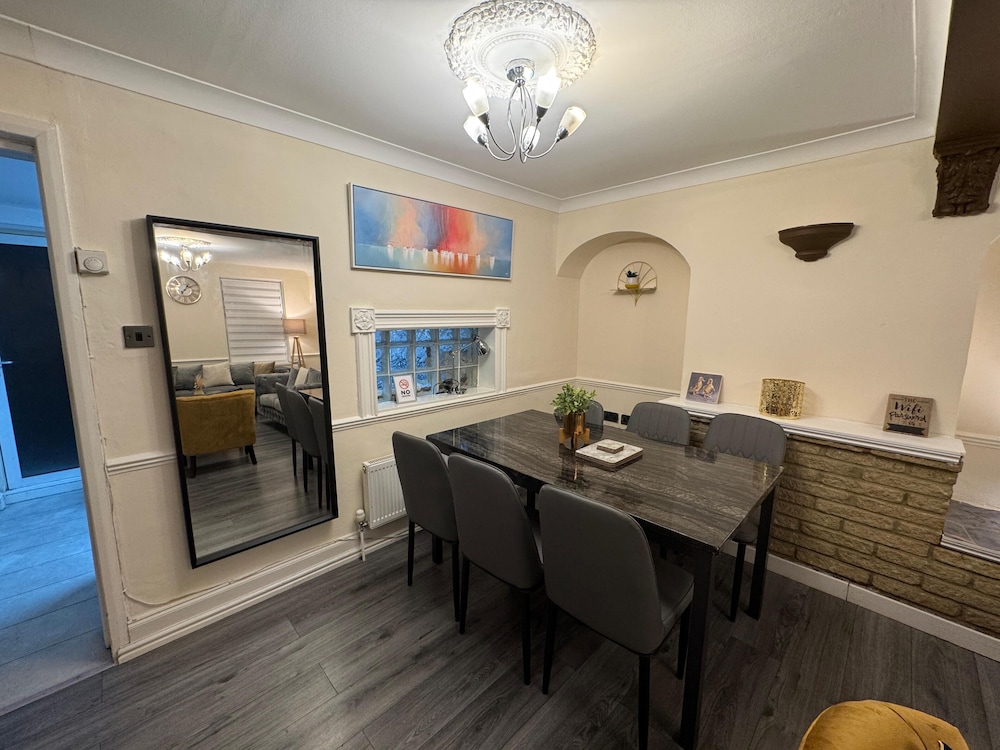 3BR House with Free WiFi All Over UK