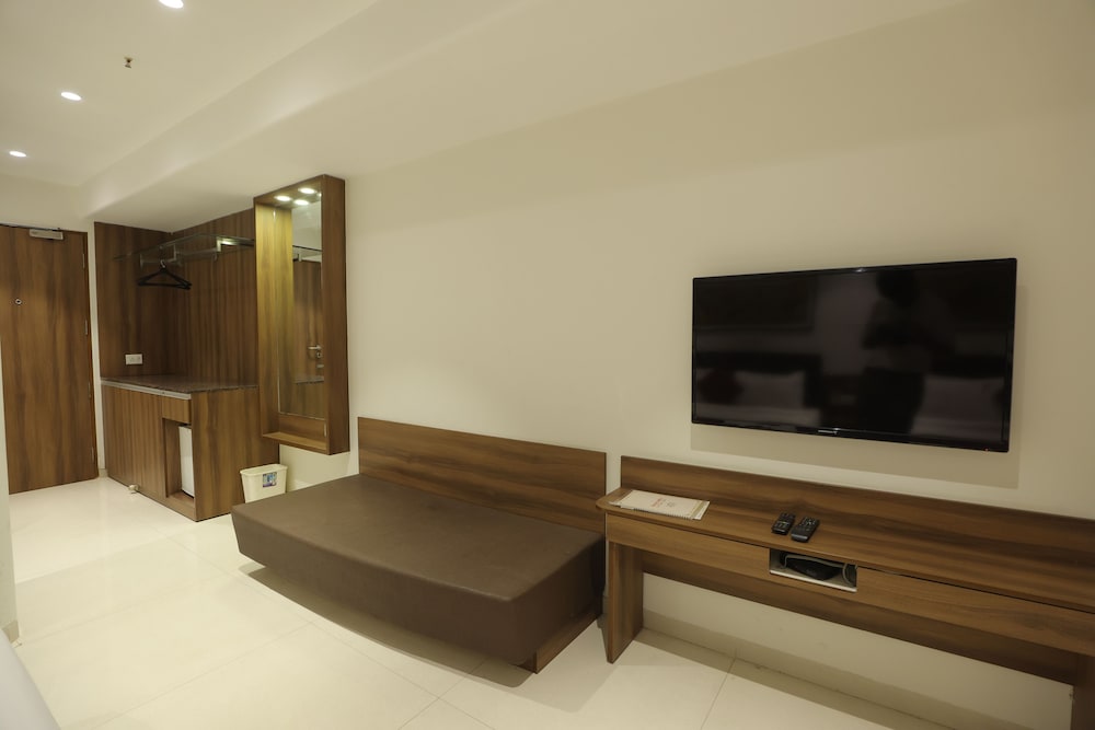 Hotel Shreeji Vatika-Airport Road