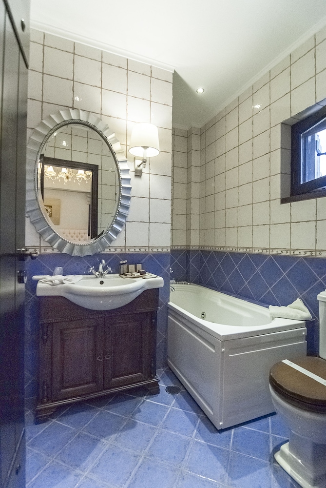 Ostra Menalon Luxury Suites