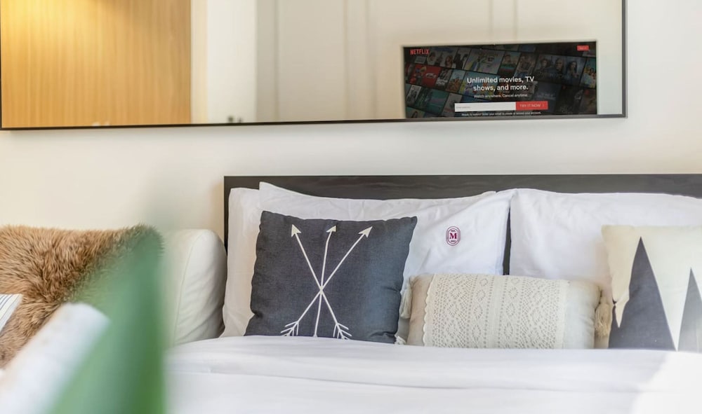 Elegant Studio w Balcony View Near Downtown Dubai