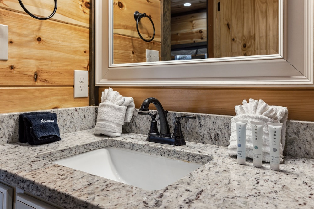 Eden Of The Smokies 5 Bedroom Cabin