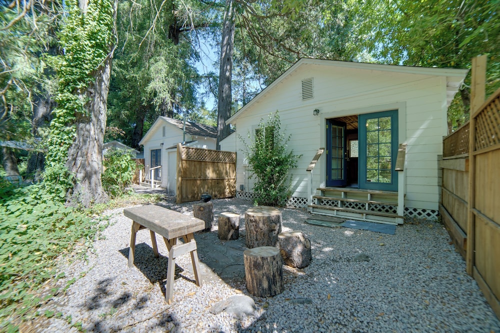 Golf & Hike: Cobb Mountain Cabin in Scenic Forest!